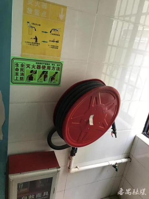 墙边那排充电的电动自行车，正悄悄改变城市的安全账本